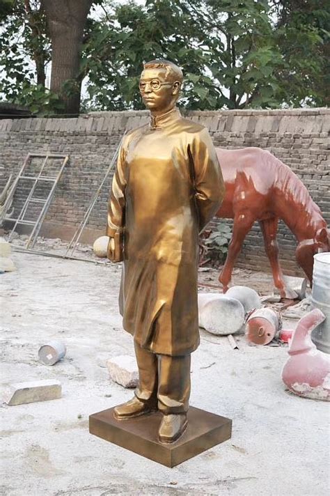 深圳人物雕像玻璃钢雕塑怎么制作