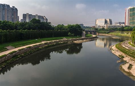 深圳河流流水图片