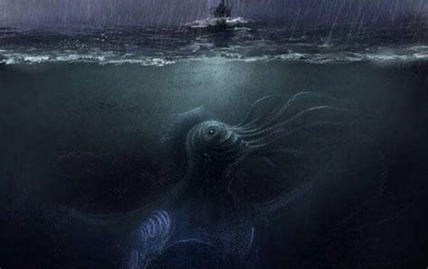 深海里的不明巨兽