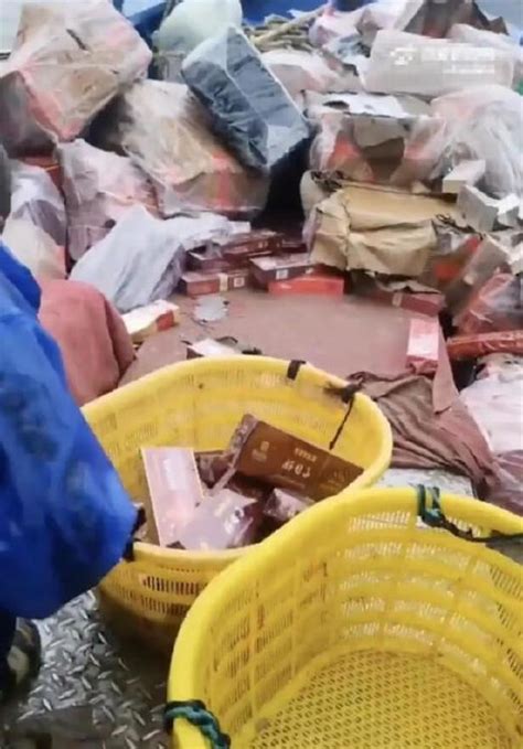 温州渔民发现漂浮名牌香烟