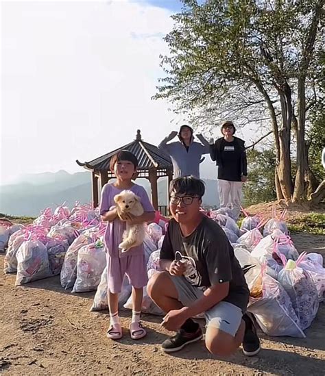 游客在景区捡了40袋垃圾