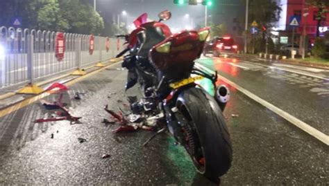 湘江南路摩托车车祸