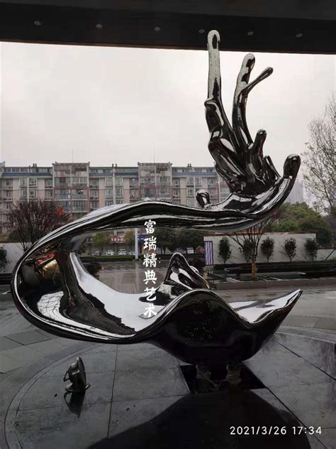 潜江玻璃钢雕塑批发