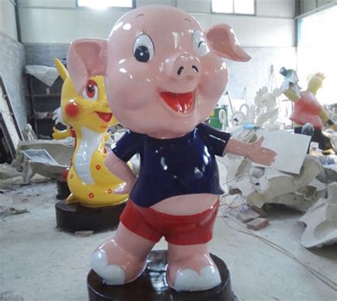 潮汕玻璃钢山猪雕塑