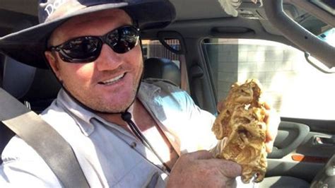 澳大利亚男子捡到4.6公斤黄金