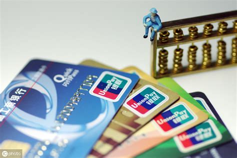 父母能帮忙查询银行卡信息吗