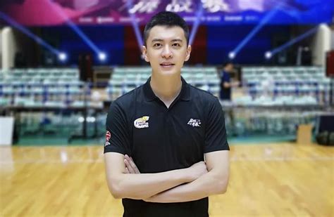 现任中国男篮教练