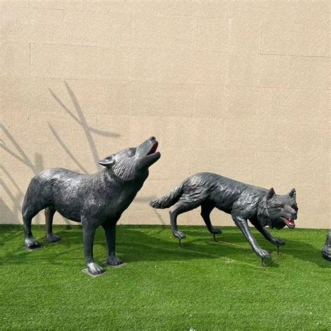 玻璃钢动物狼雕塑