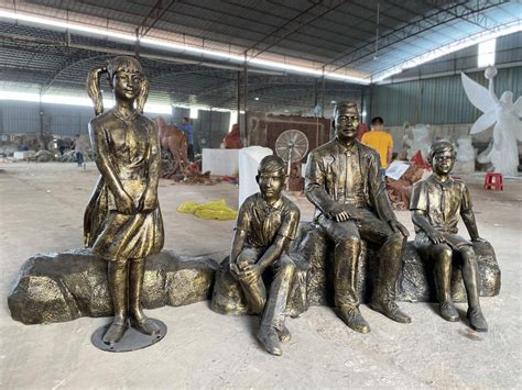 珠海玻璃钢人物雕塑出厂价格