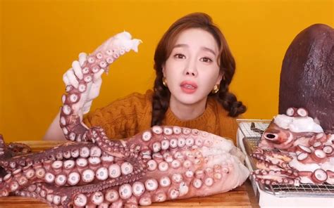 生吃章鱼韩国小姐姐