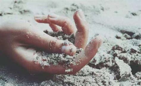 用沙子把人埋起来养生