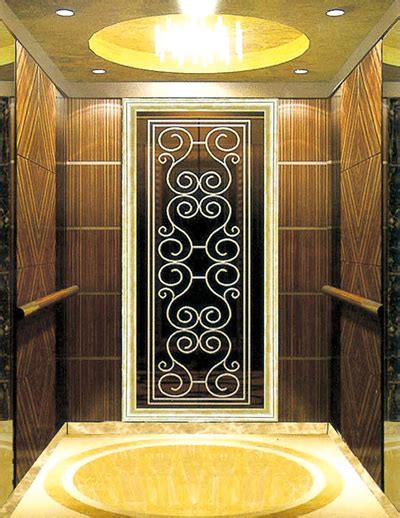 电梯轿厢装饰板安装过程