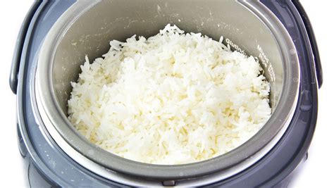 电饭煲蒸米饭水米比例