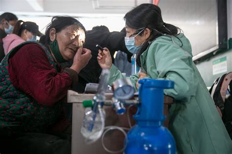 男子西藏高反缺氧