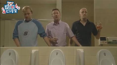 男生上厕所搞笑视频