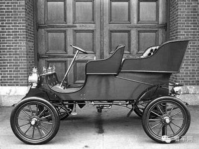 福特兄弟造的第一辆汽车