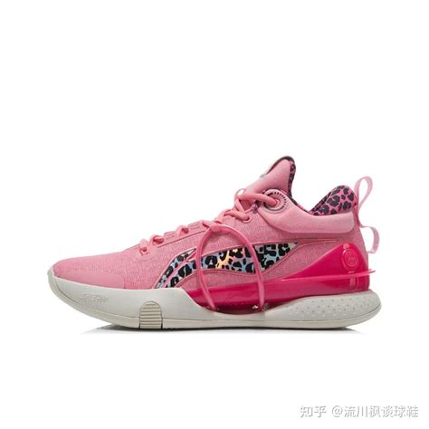 粉红配色篮球鞋