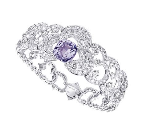 紫色的珠宝品牌