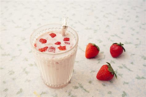 给草莓牛奶起名字