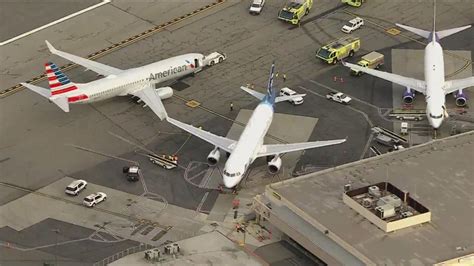 美国两架飞机在机场相撞最早消息