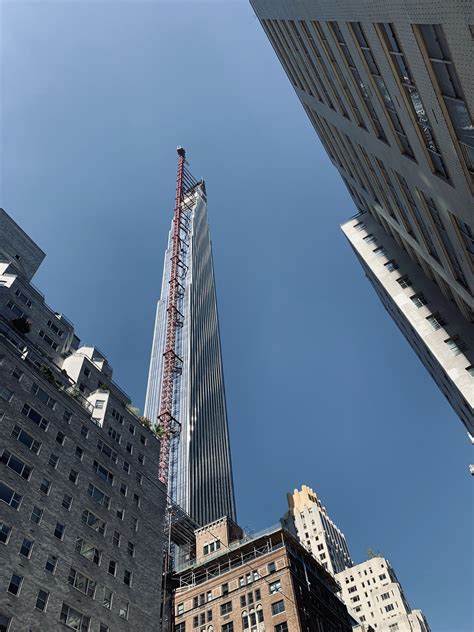 美国纽约最细的摩天大楼歪了