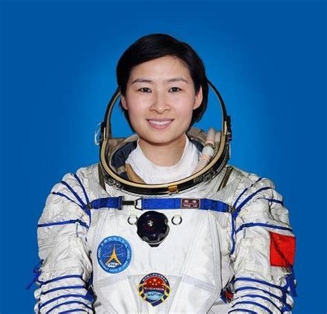 航天员刘洋感人的画面