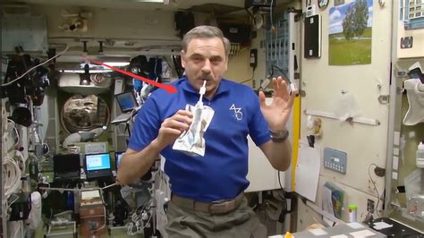 航天员外太空怎么吃东西