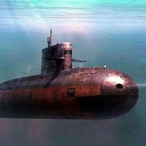 英国潜艇把渔船拖入海底