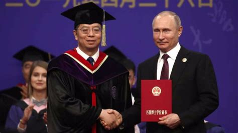 获得博士学位证的外籍华人