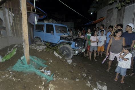 菲律宾附近海域发生7.6级地震海啸