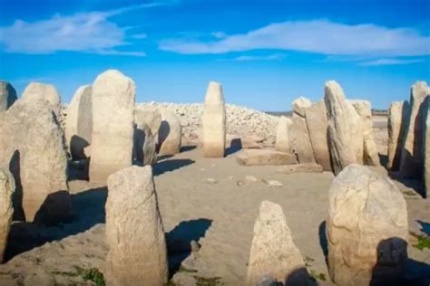 西班牙5000年前的巨石阵