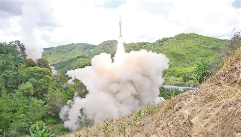 解放军常规导弹首次台岛视频