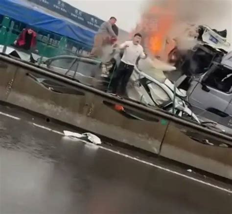 许广高速车祸致16死66伤亲历者
