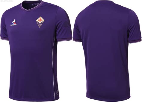 足球紫色球衣