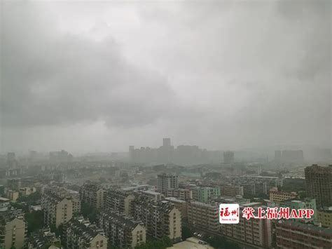 郑州暴雨一秒天黑