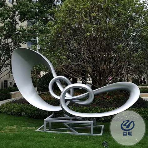 郑州镂空不锈钢学校抽象雕塑