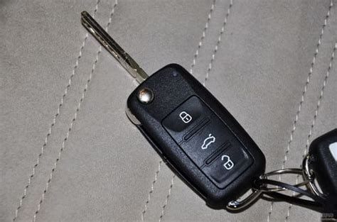 配一个车遥控钥匙多少钱