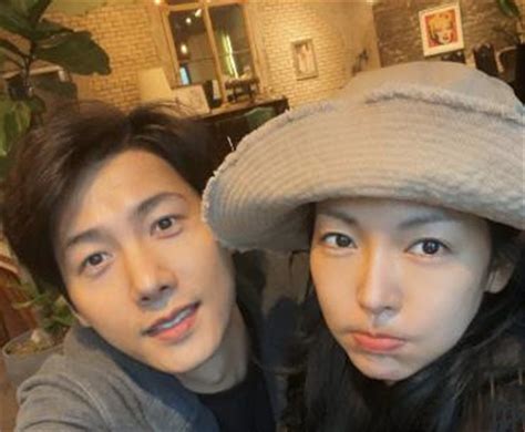 金素妍和她老公