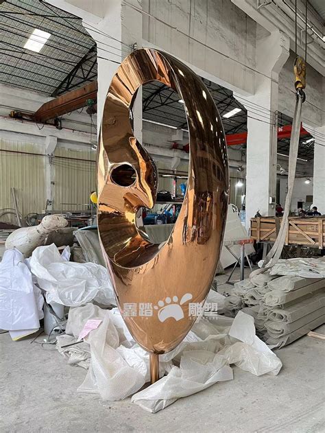 镜面抽象不锈钢雕塑加工厂家