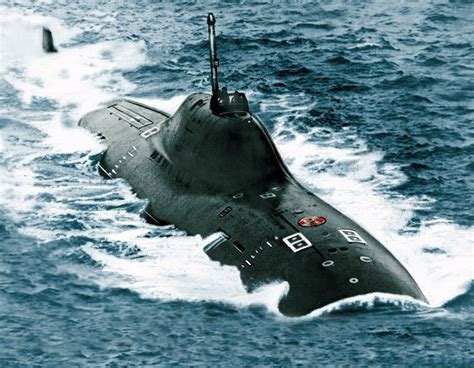 阿尔法级核潜艇图片