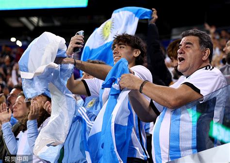 阿根廷球迷怎样对待梅西