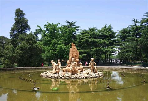 青岛中山公园水池雕塑
