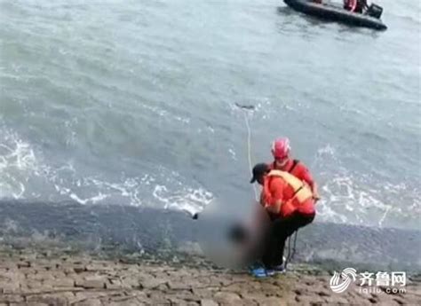 青岛游客卷入水打捞起视频