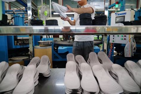 鞋厂大龄员工工资