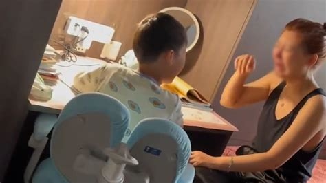 韩国妈妈辅导作业崩溃视频