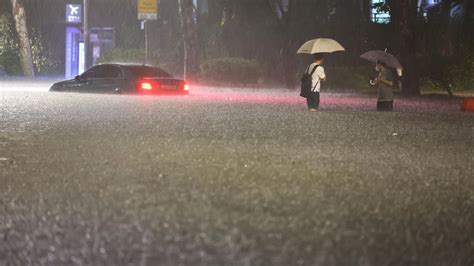 韩国持续暴雨致7人身亡
