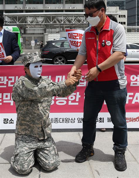 韩国男子扫射驻韩美军多人遇难