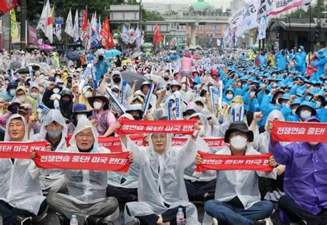 韩国首尔再次爆发大规模集会
