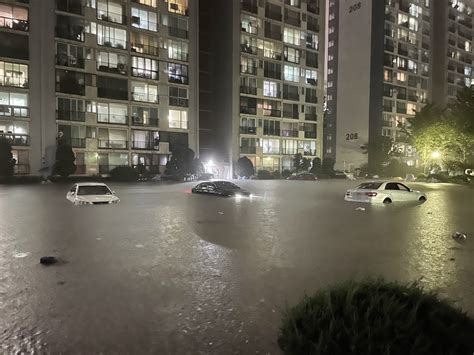 韩国首尔地区暴雨后现状