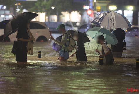 韩国首尔暴雨致8死